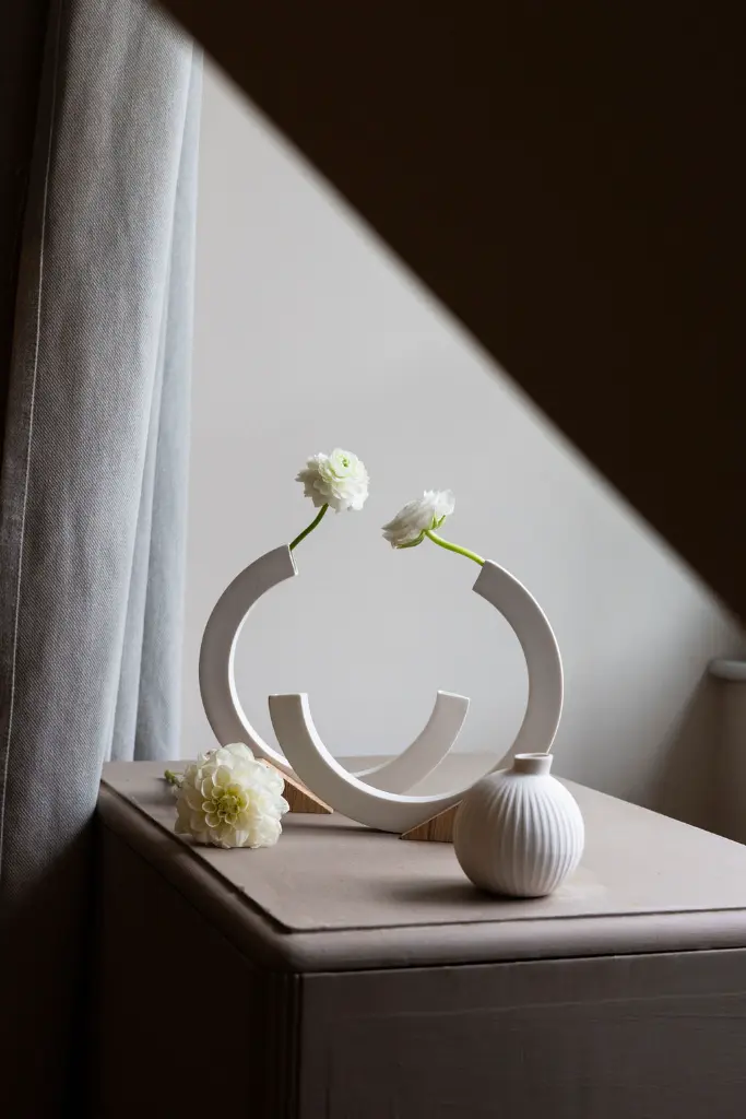 Soliflores en porcelaine de Sophie Roca 96.webp