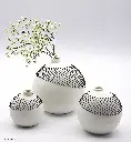 Vase boule perles noires.webp