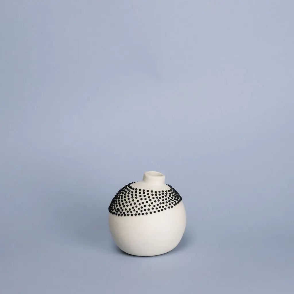 Vase perles noires
