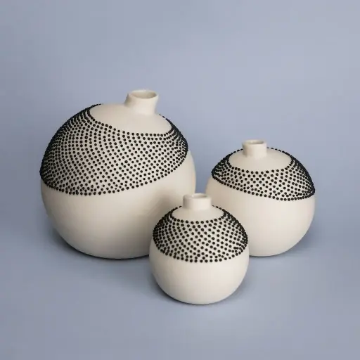 Vase perles noires